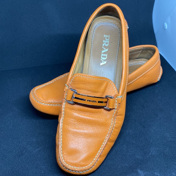 PRADA - Picture 3 of 9